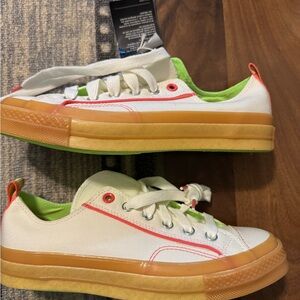 Converse sneakers 8.5